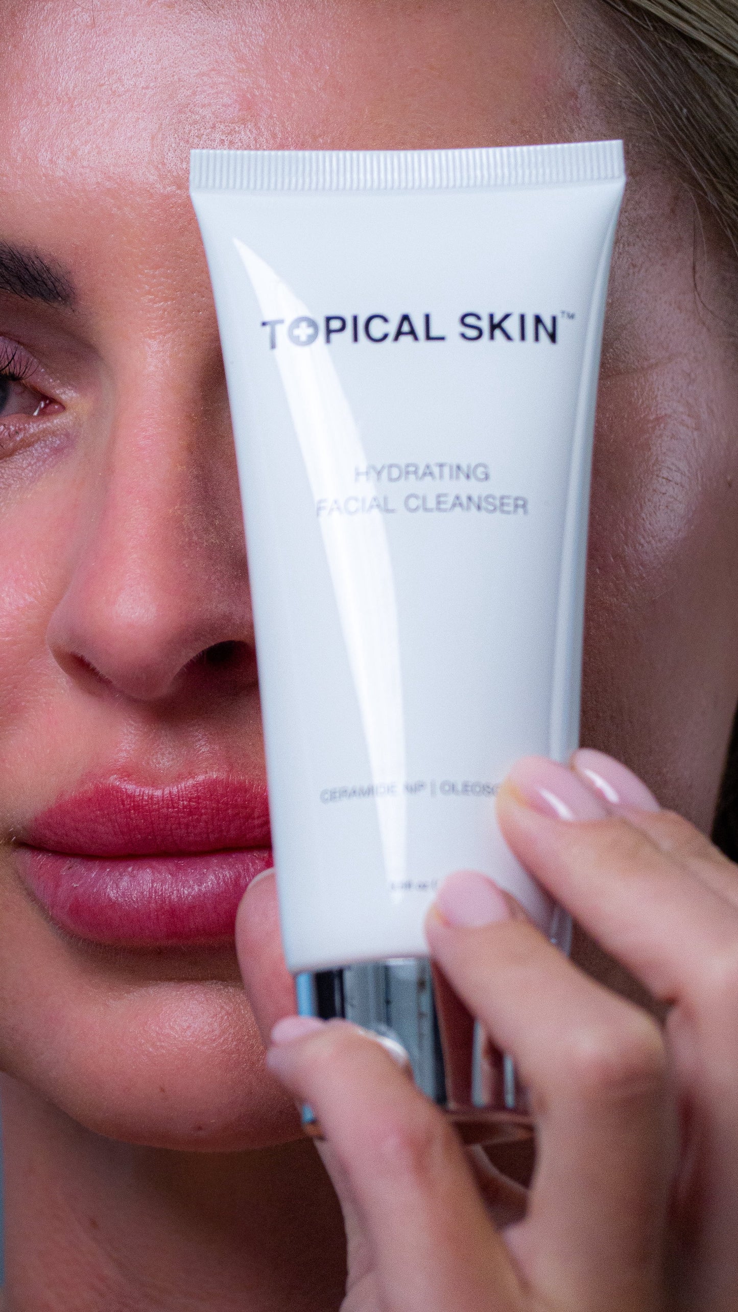 Topical Skin Hydrating Facial Cleanser With Oleosomes